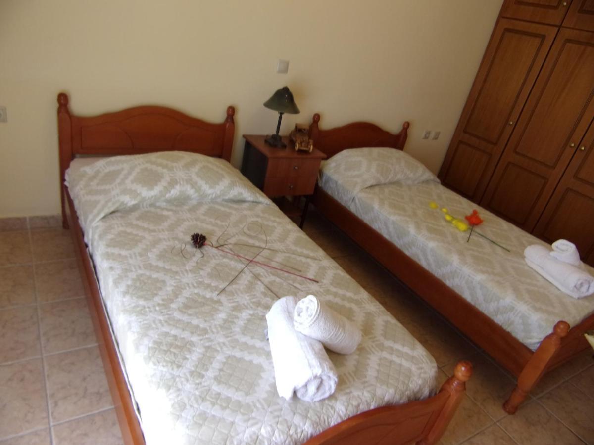 George'S Apartment Ипсос Экстерьер фото