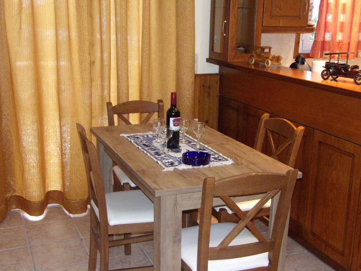 George'S Apartment Ипсос Экстерьер фото